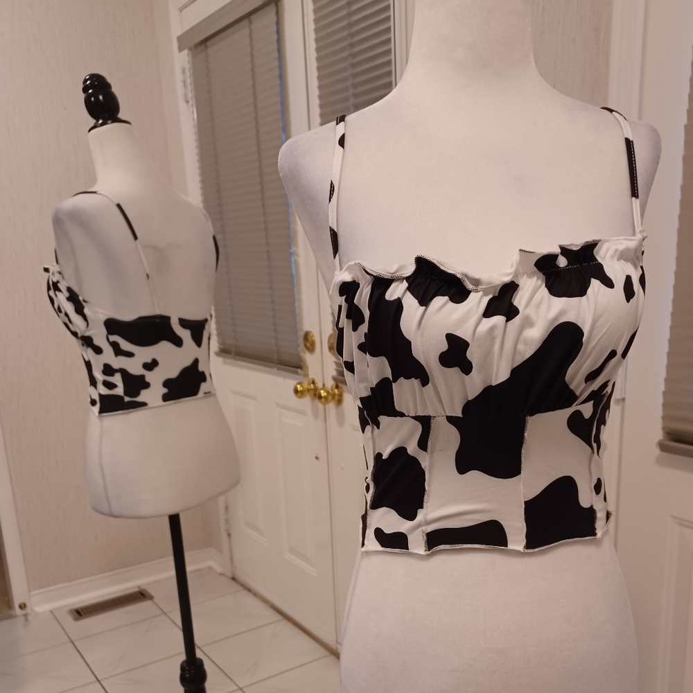 4/$40 Cow Print Fitted Tank Top - Size US4 (Small)